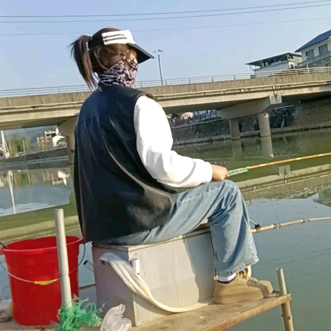 青青🎣溪流钓