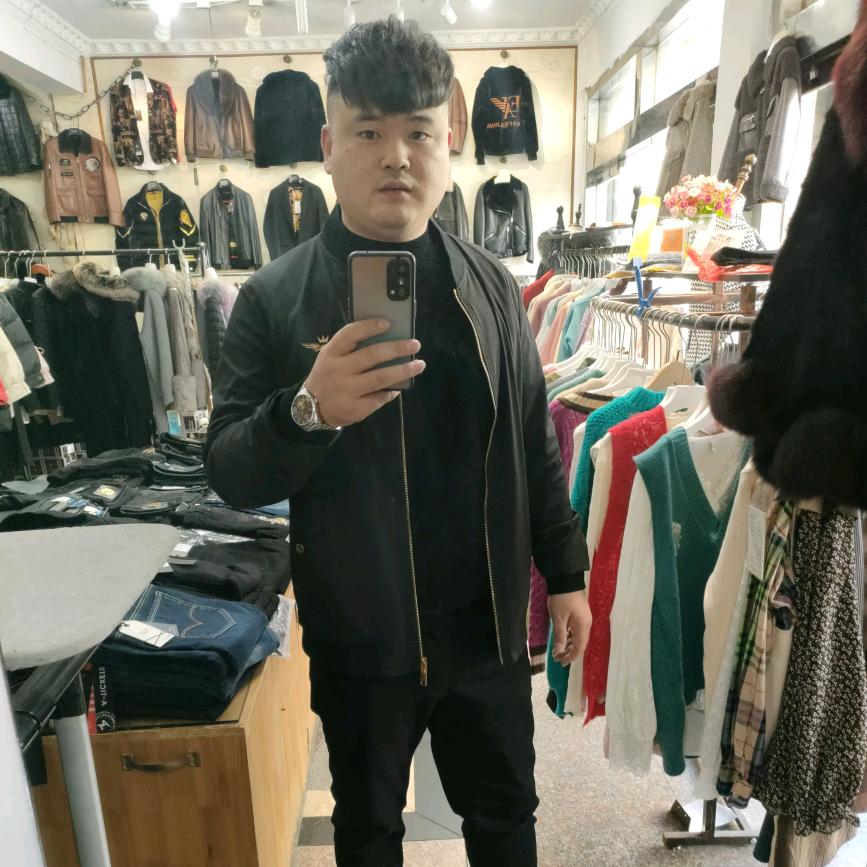 拍碎丶三亿梦°