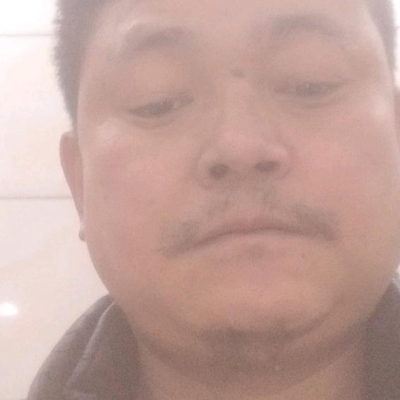 柳开均贴瓷砖