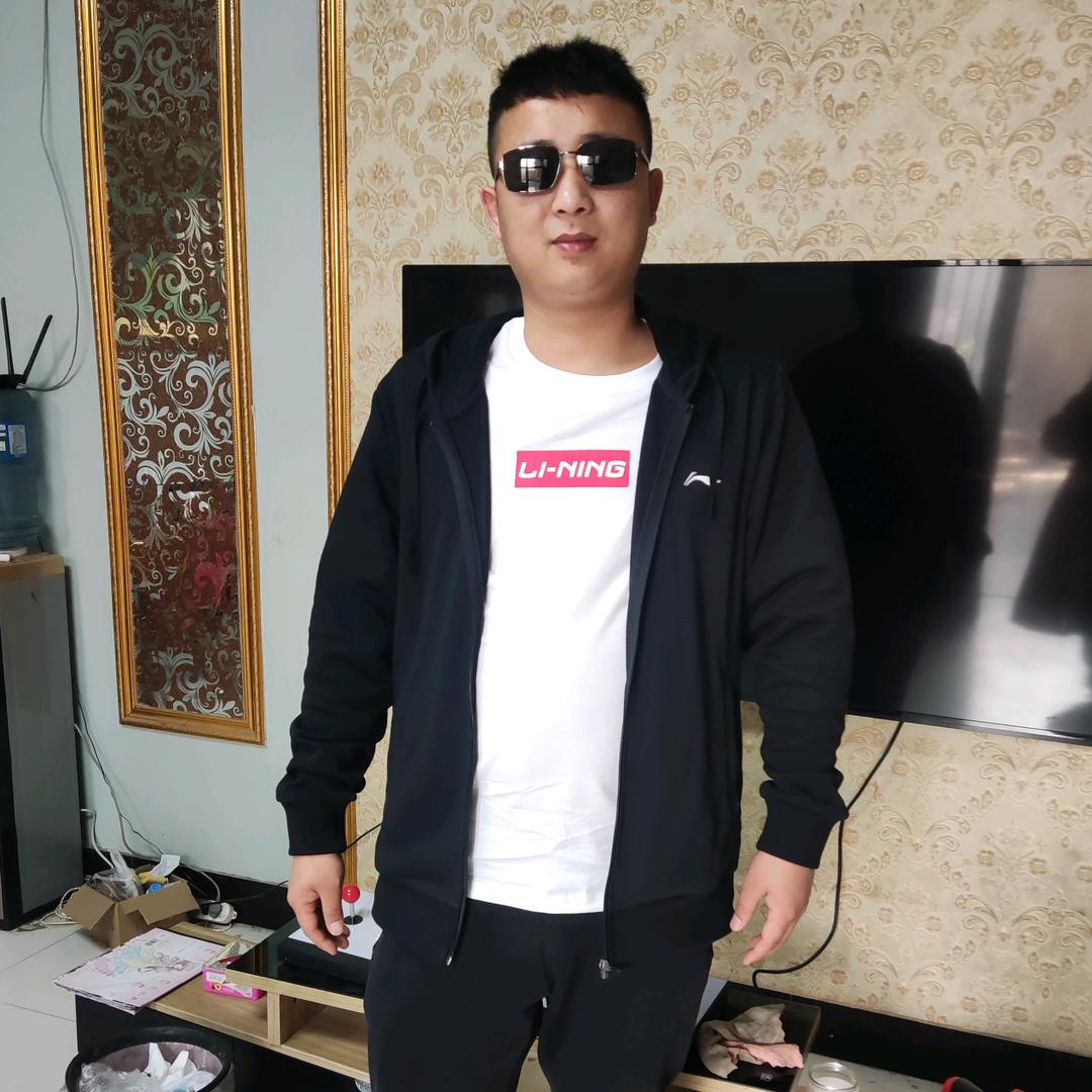 杨 磊