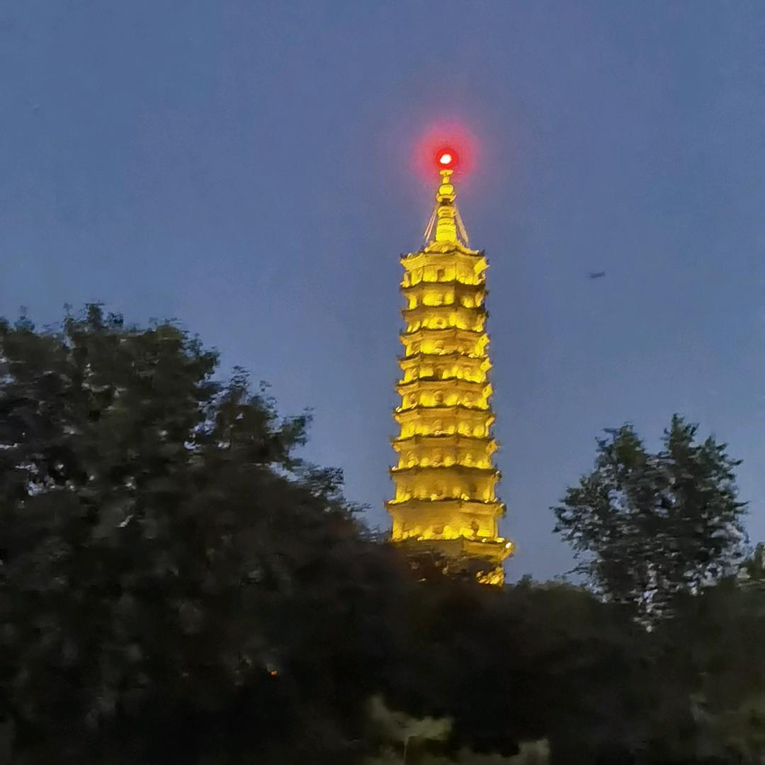 夏季雨夜