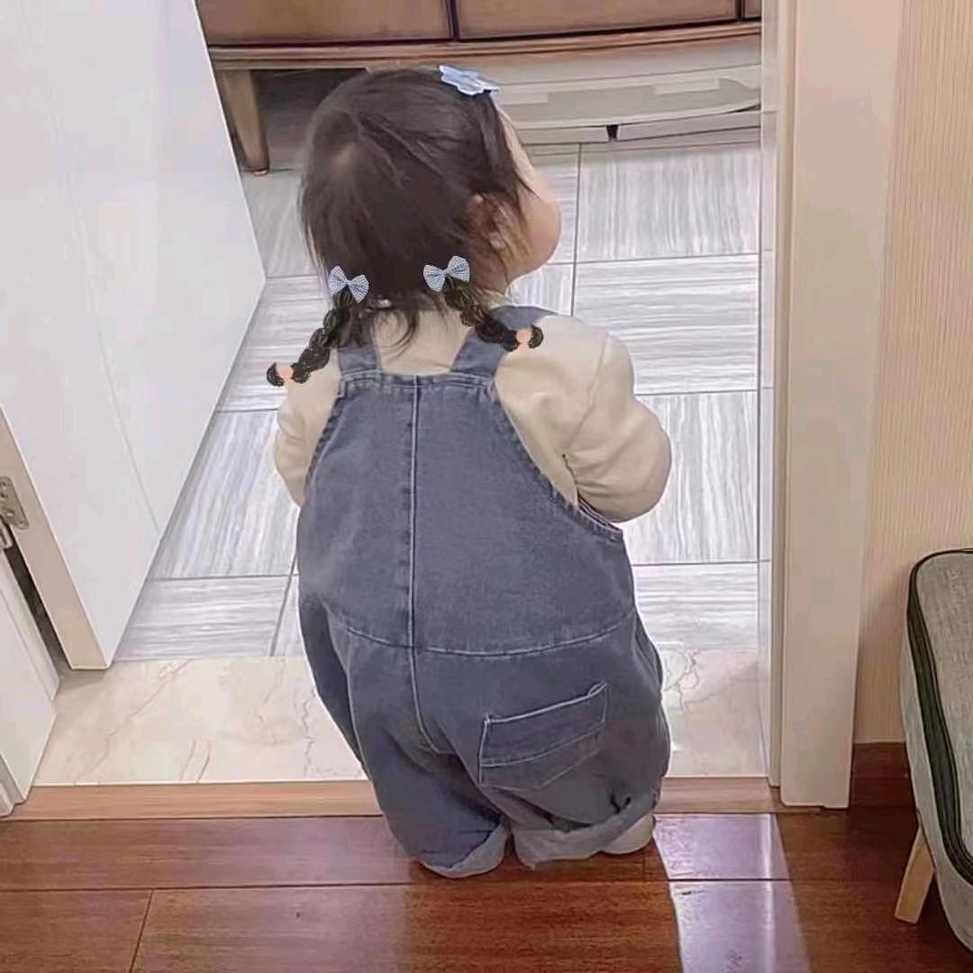 她