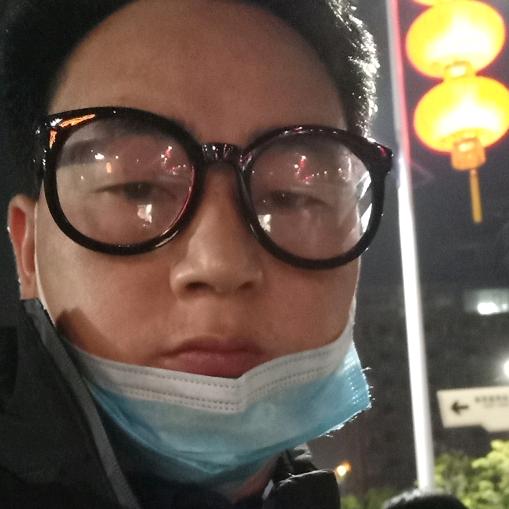 伤心小男孩