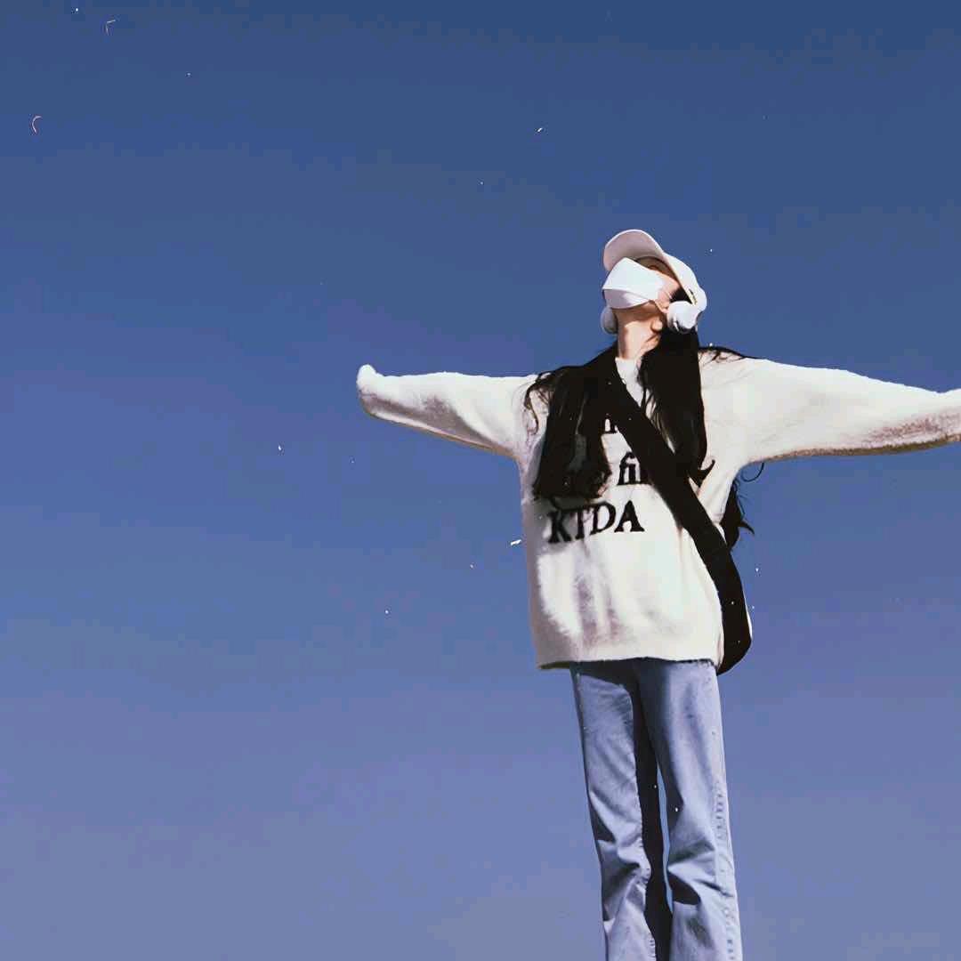 琼