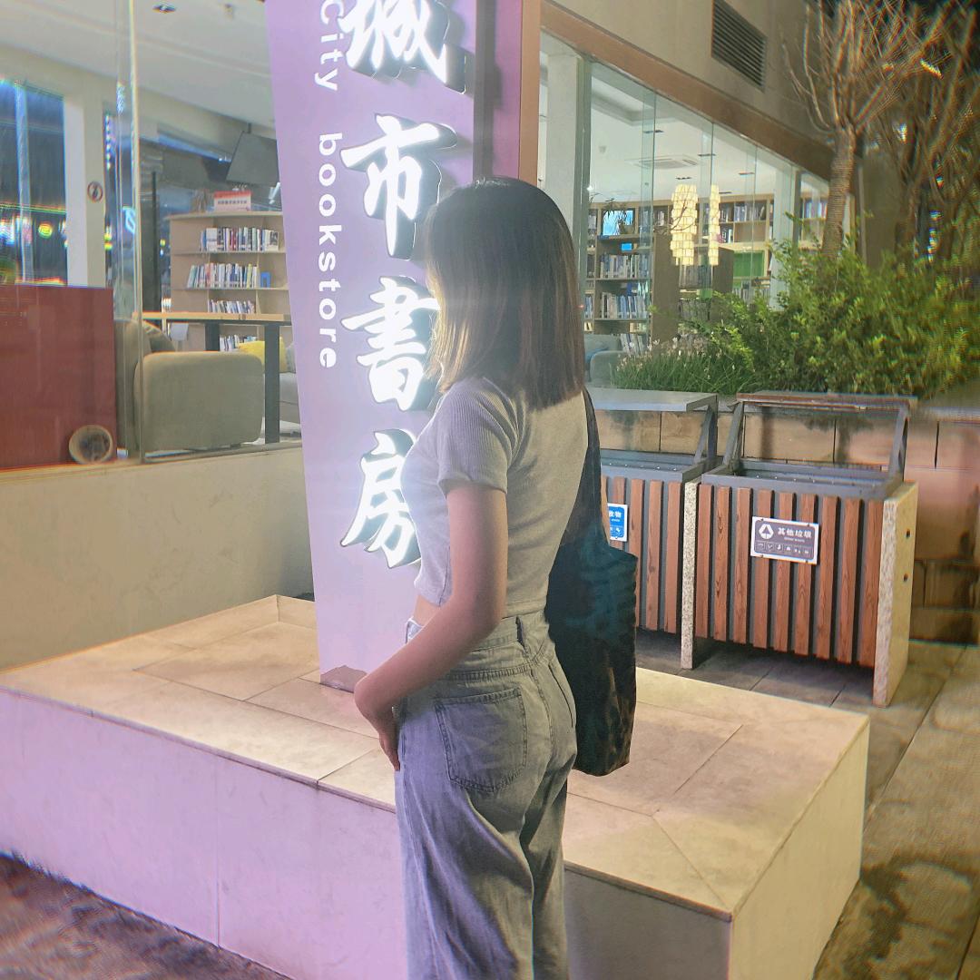 小冯在这里