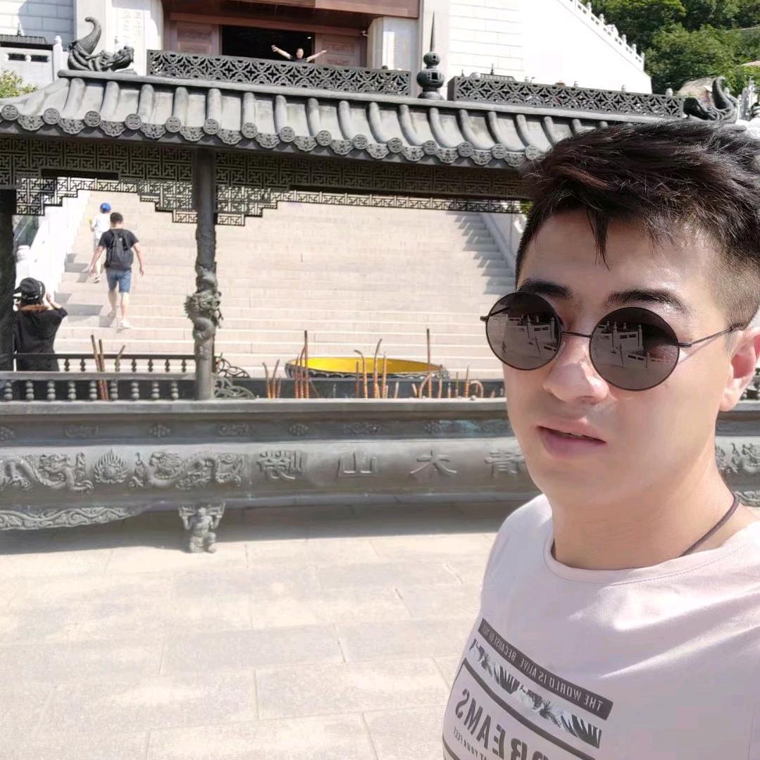 捌捌中年小伙