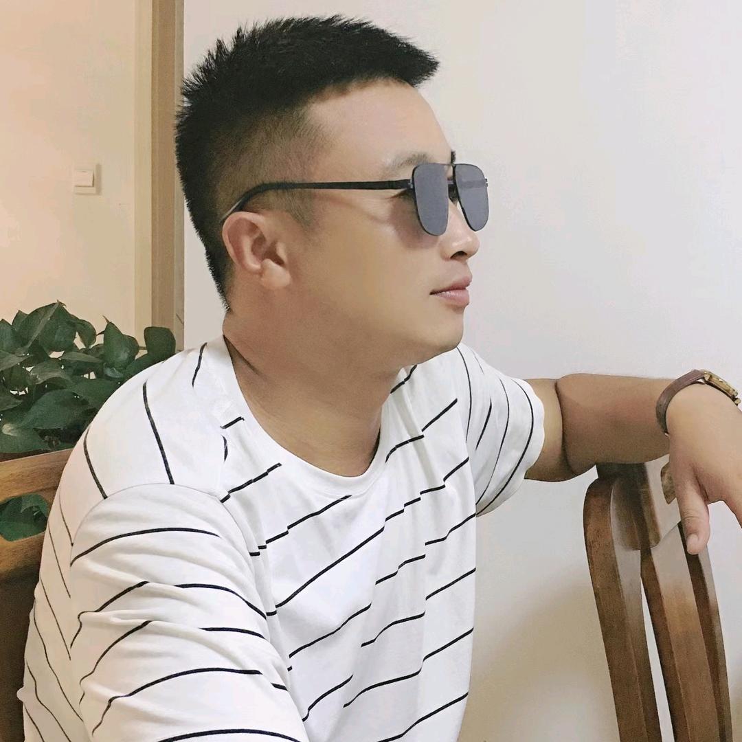 左手淡淡烟草香