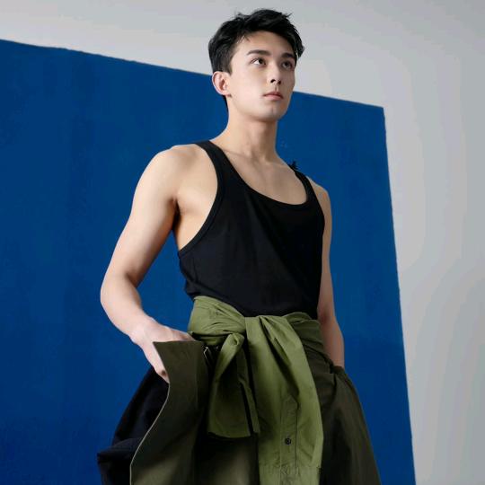 卖女孩的小蘑菇锦衣之下