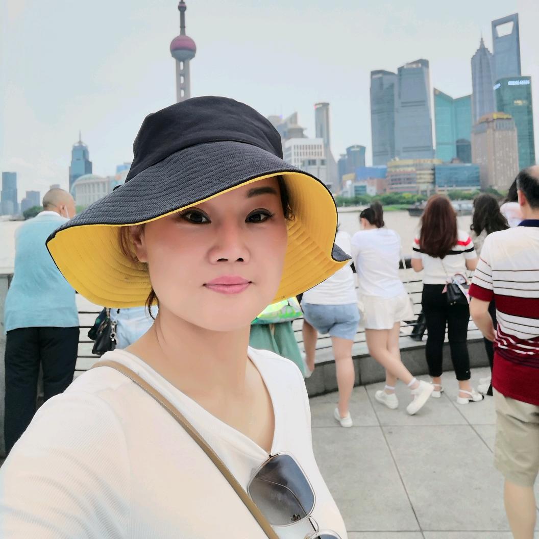 在阆中做外墙的杨姐
