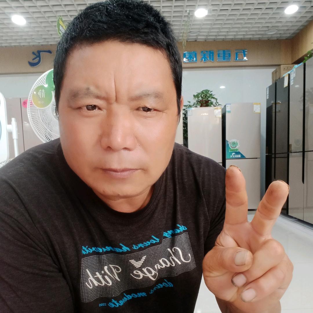 贾常兴收玉米小麦