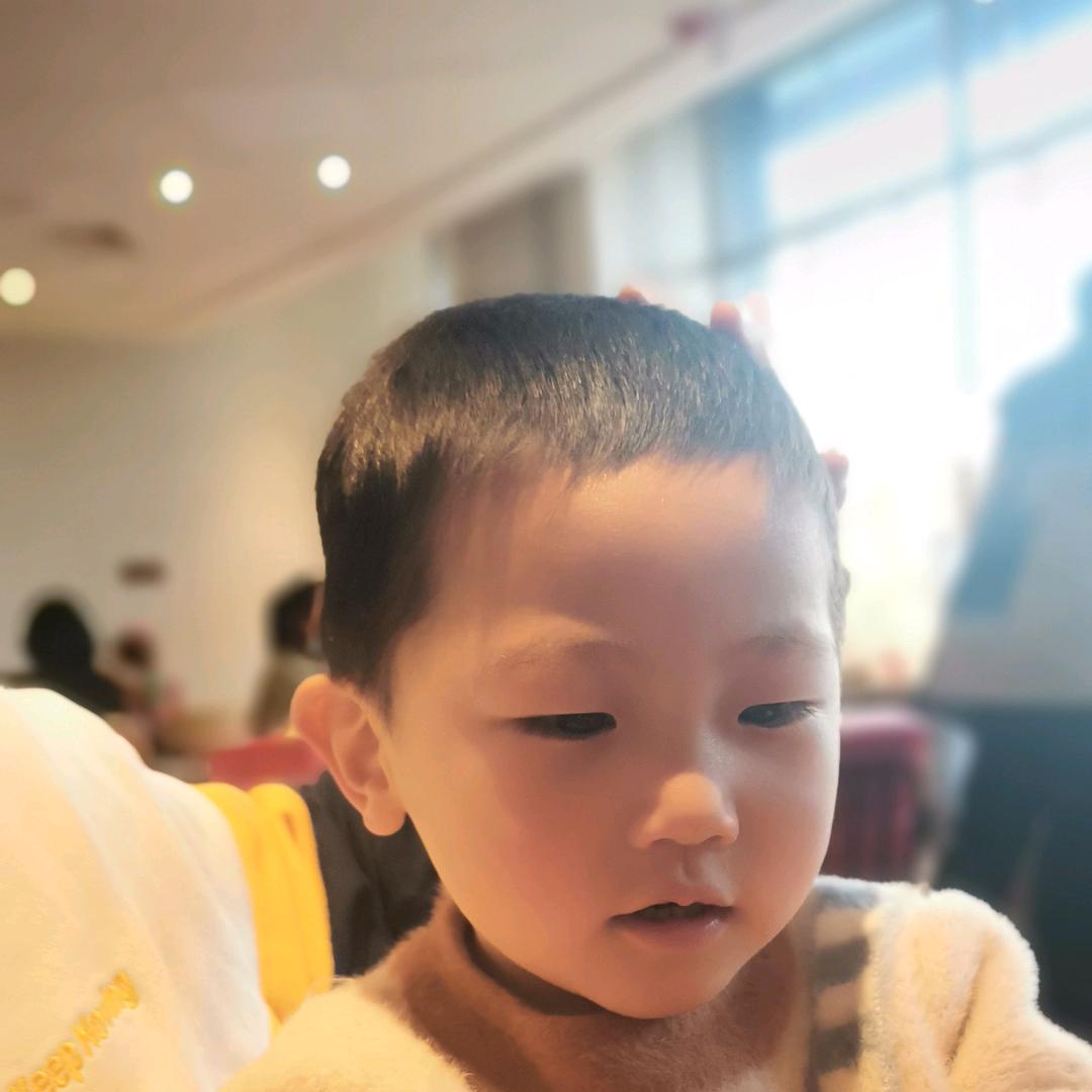 ·之前不是说我胖吗！