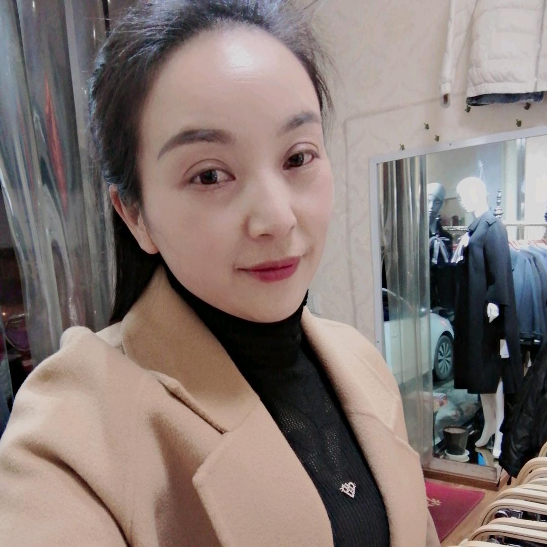 芦山俪莱名店女装