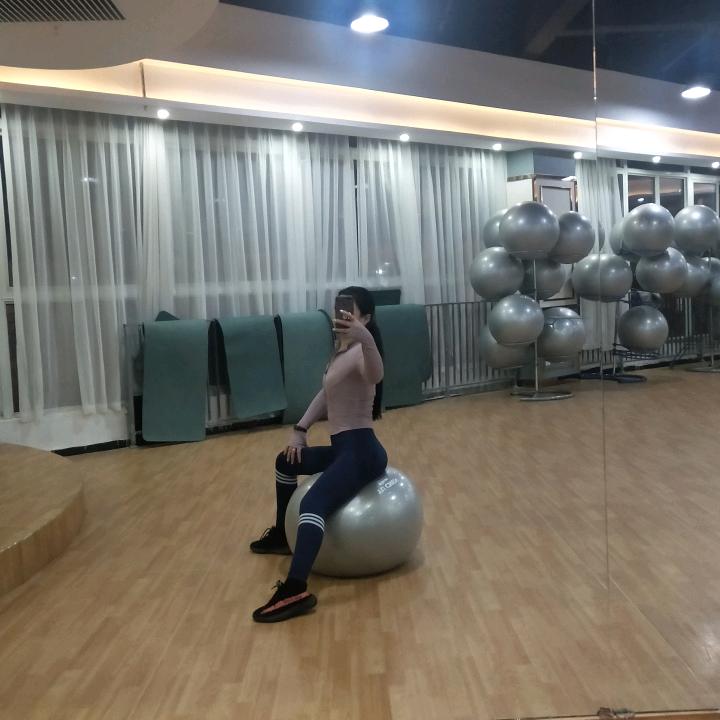@金玲《橱窗里有好物》