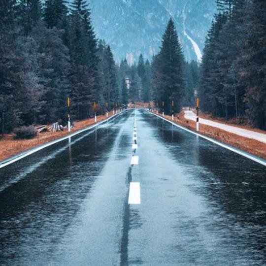 洛