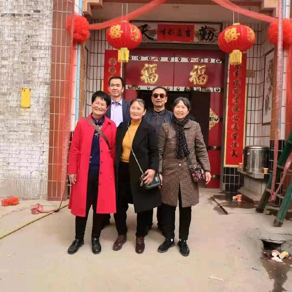 欢乐老太太