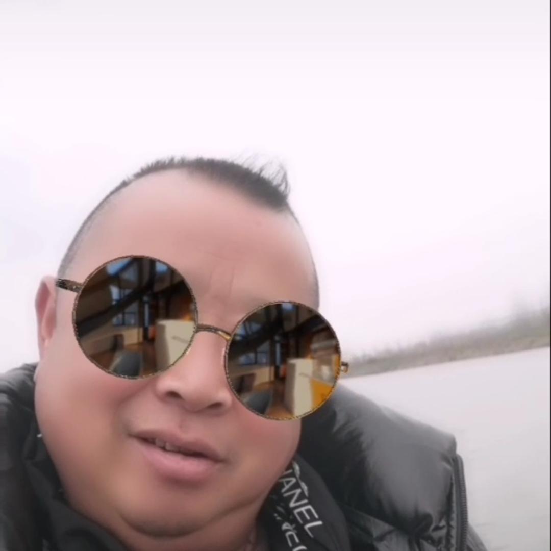 山推，拖车，业务联系。