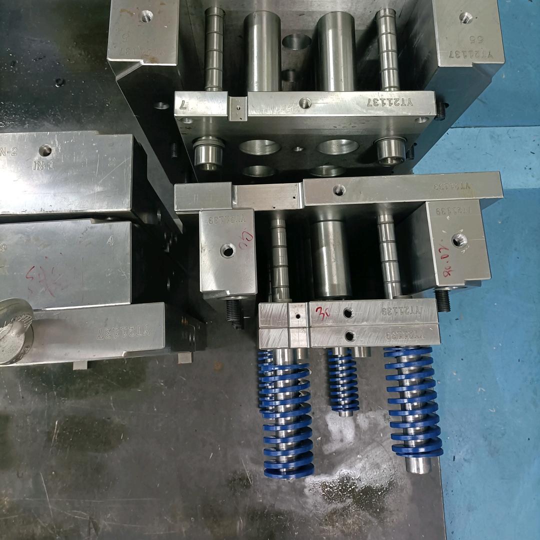 塑胶模具开发及生产