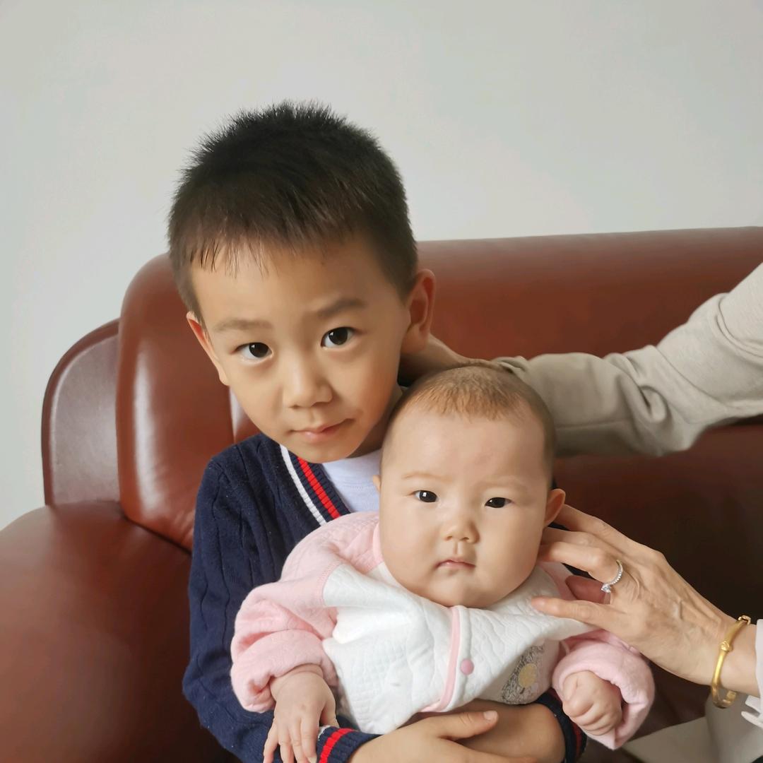 这两个小不点