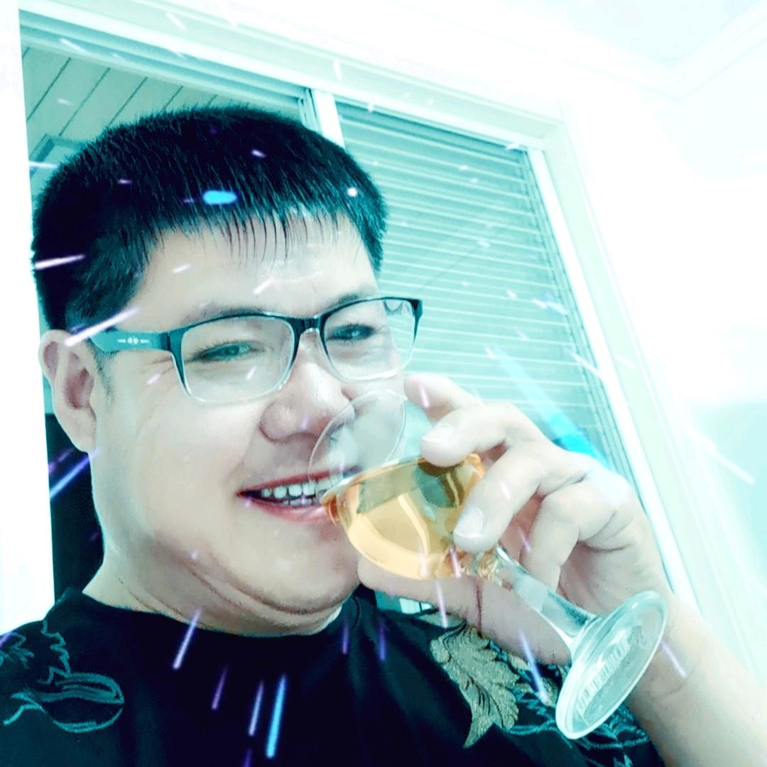 离不了酒的卡车司机