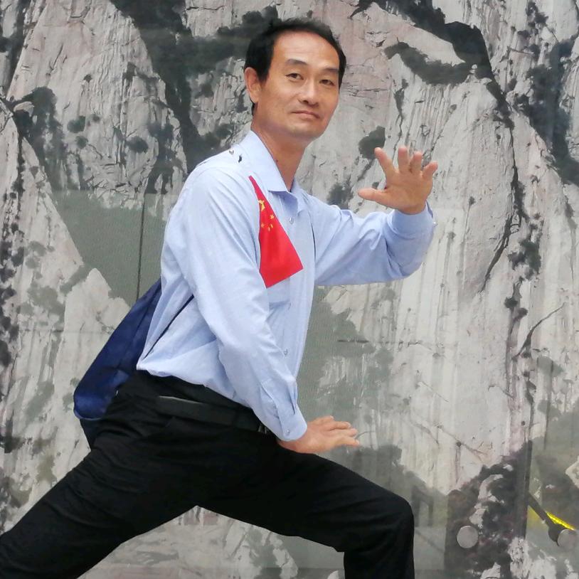 红伟