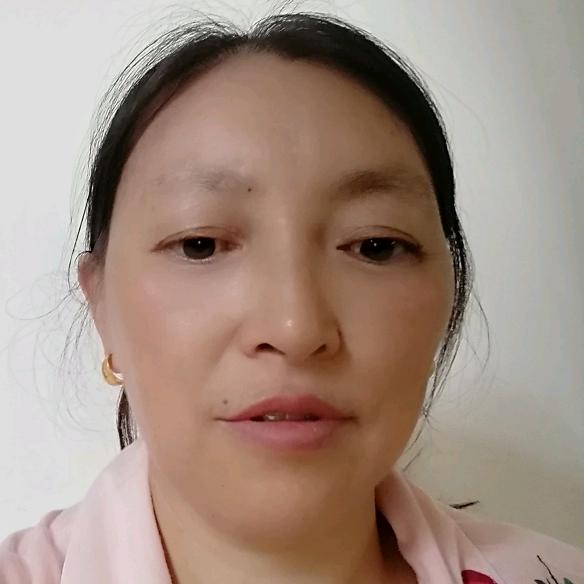 我是贵州张三姐，我是70后的，做手工布鞋