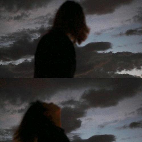 谁都不爱，只爱自己