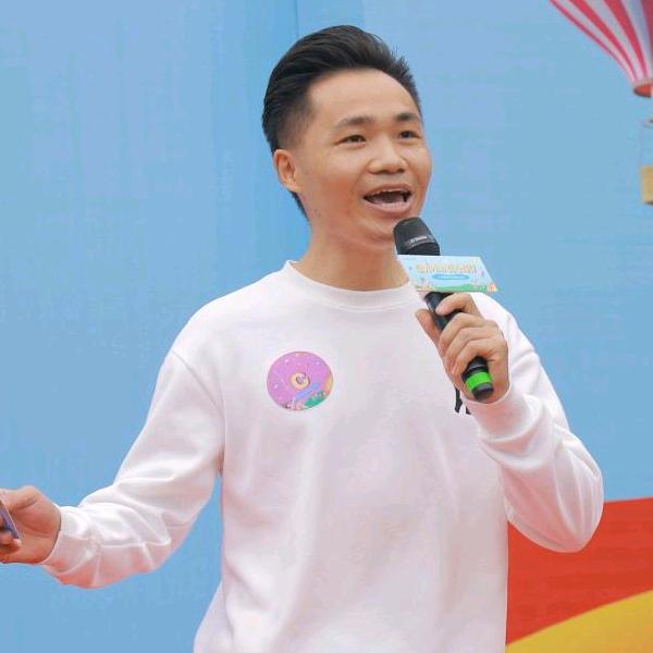 伟俊爱唱歌🎤