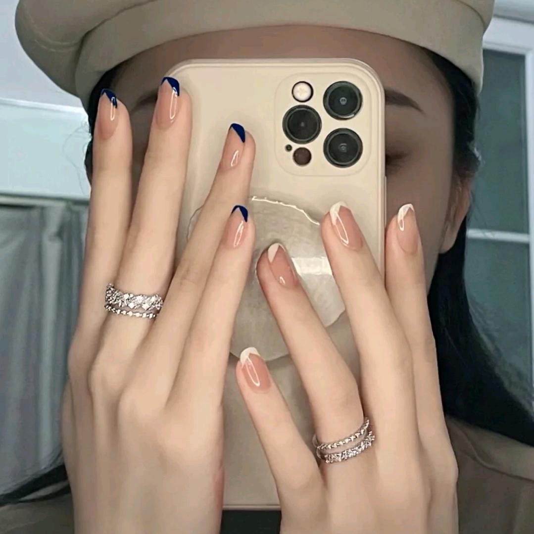 @雅晴（电动车上唱歌的女孩👧）