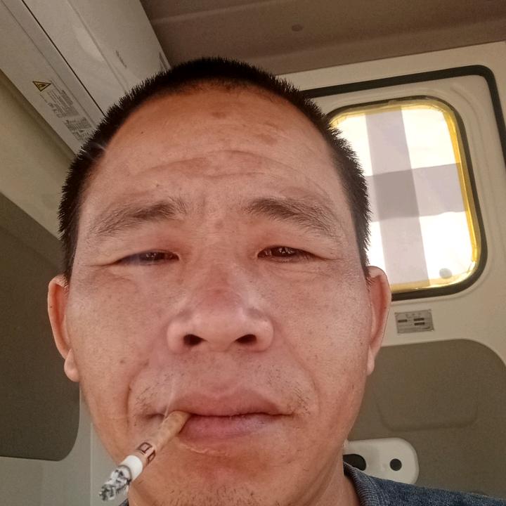向钱冲的男人