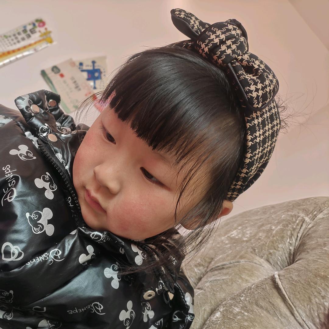 赵住金光闪闪的女孩子