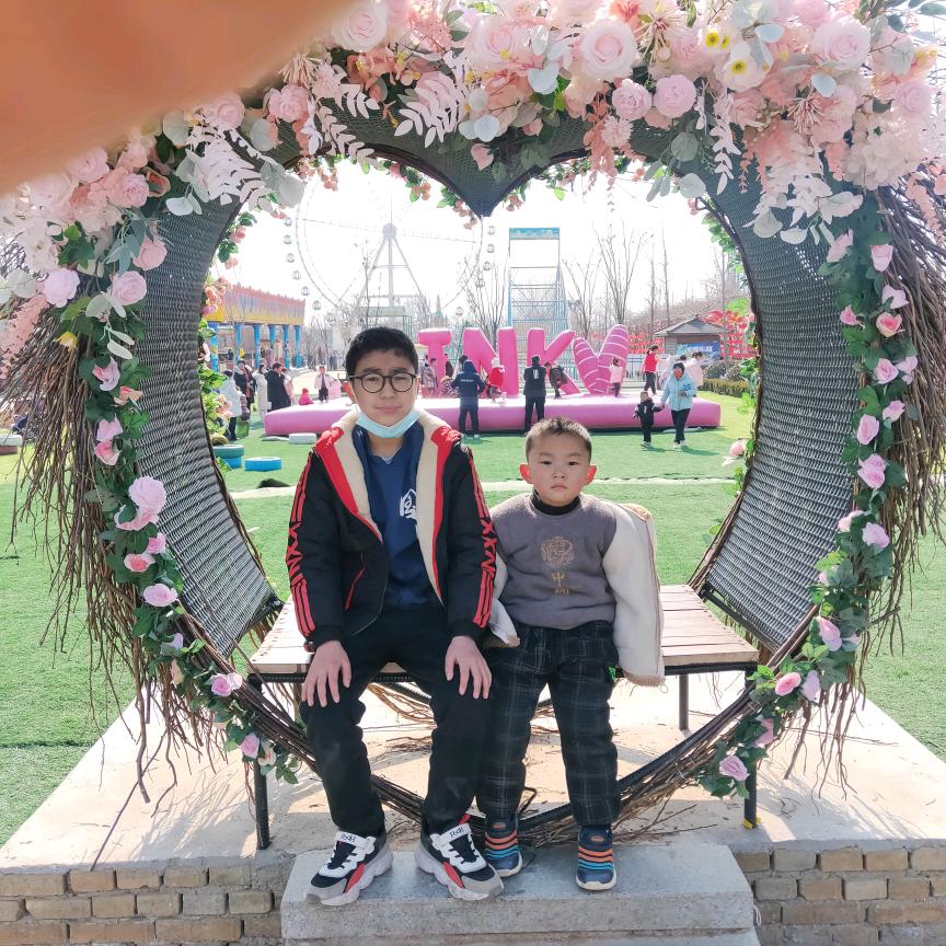 开着拖拉机迎接春天的到来