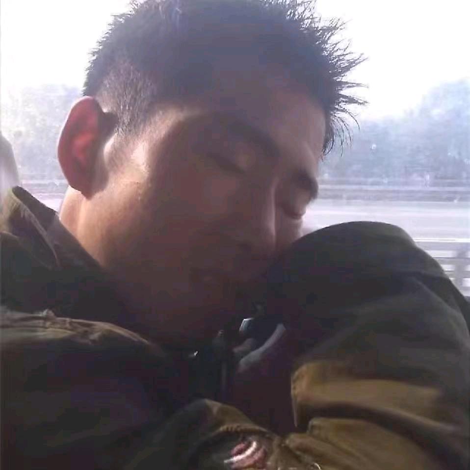默