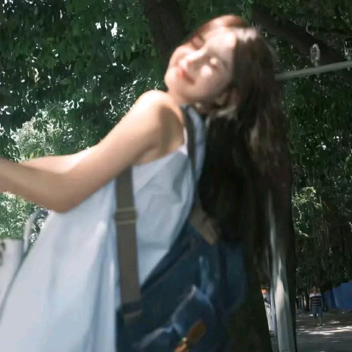 又忧忧忧头像