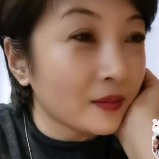 露彤