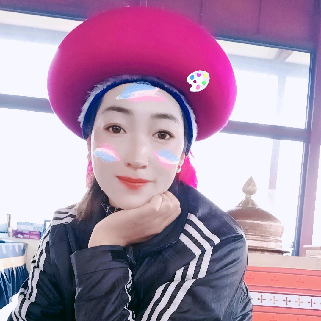阿布吉新穿旧景区女向导卓玛