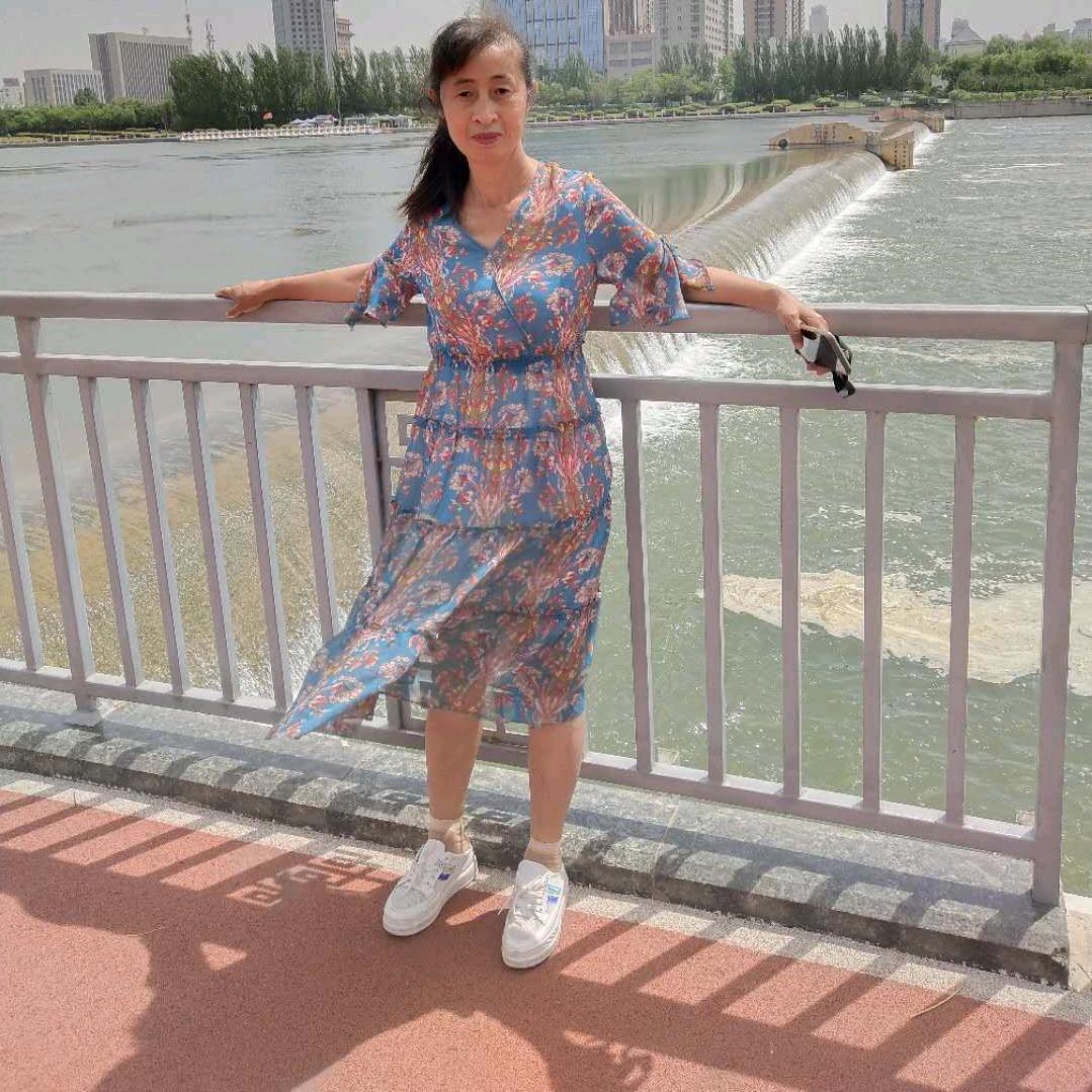 丽丽很自信(每晚7点左右开始直播)