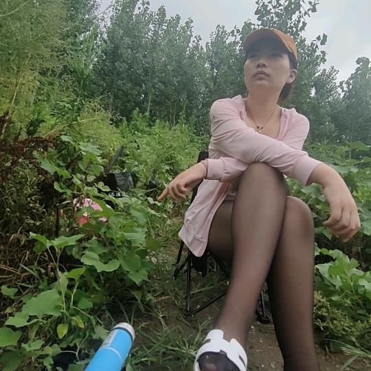 苗苗爱钓鱼