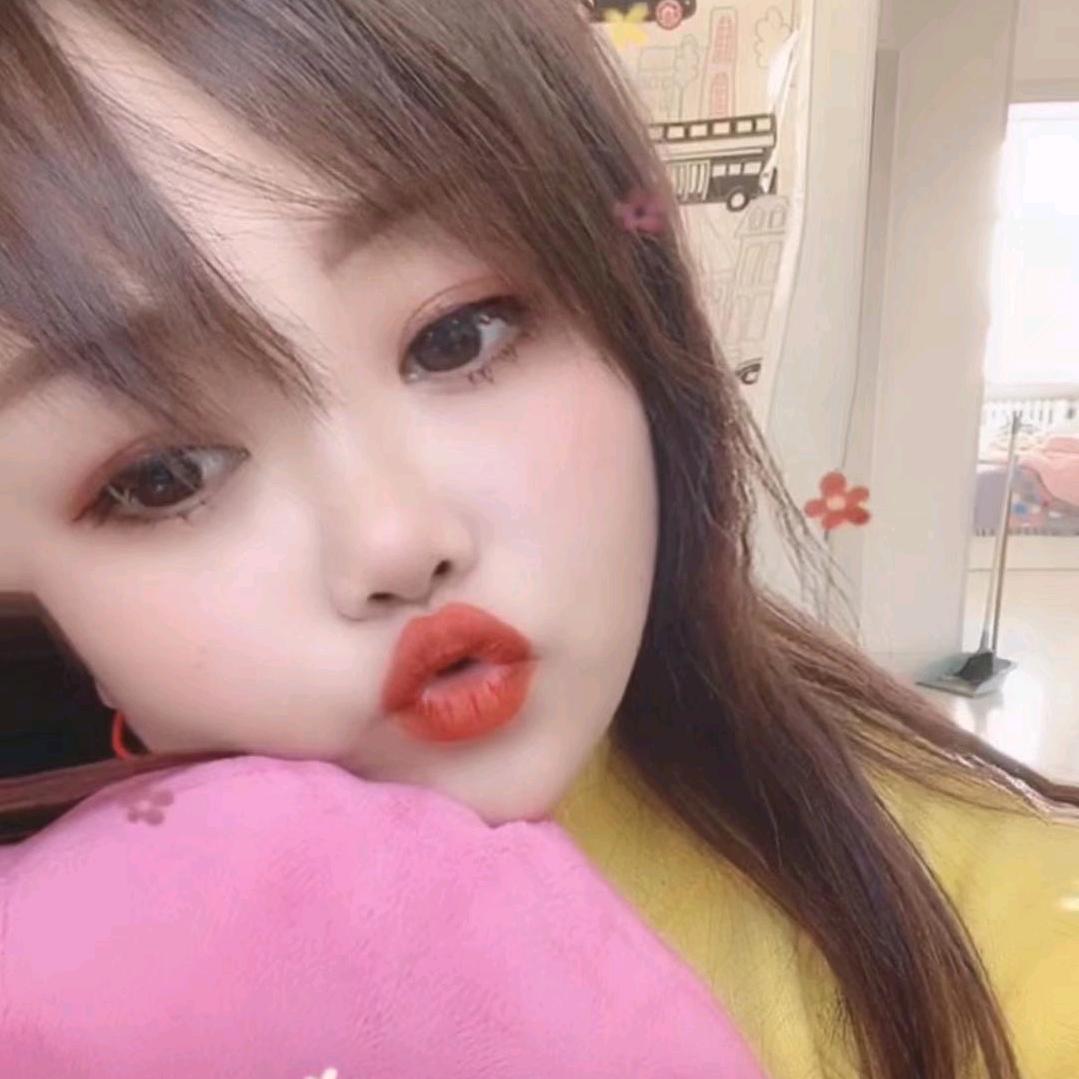 胖妹小嘴欠亲