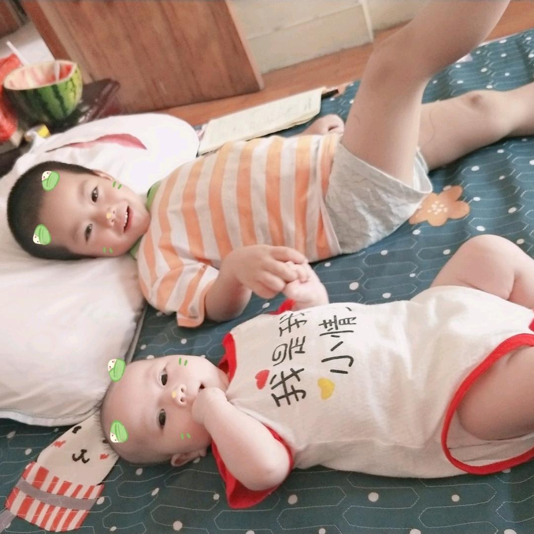 宝贝，妈妈爱你们