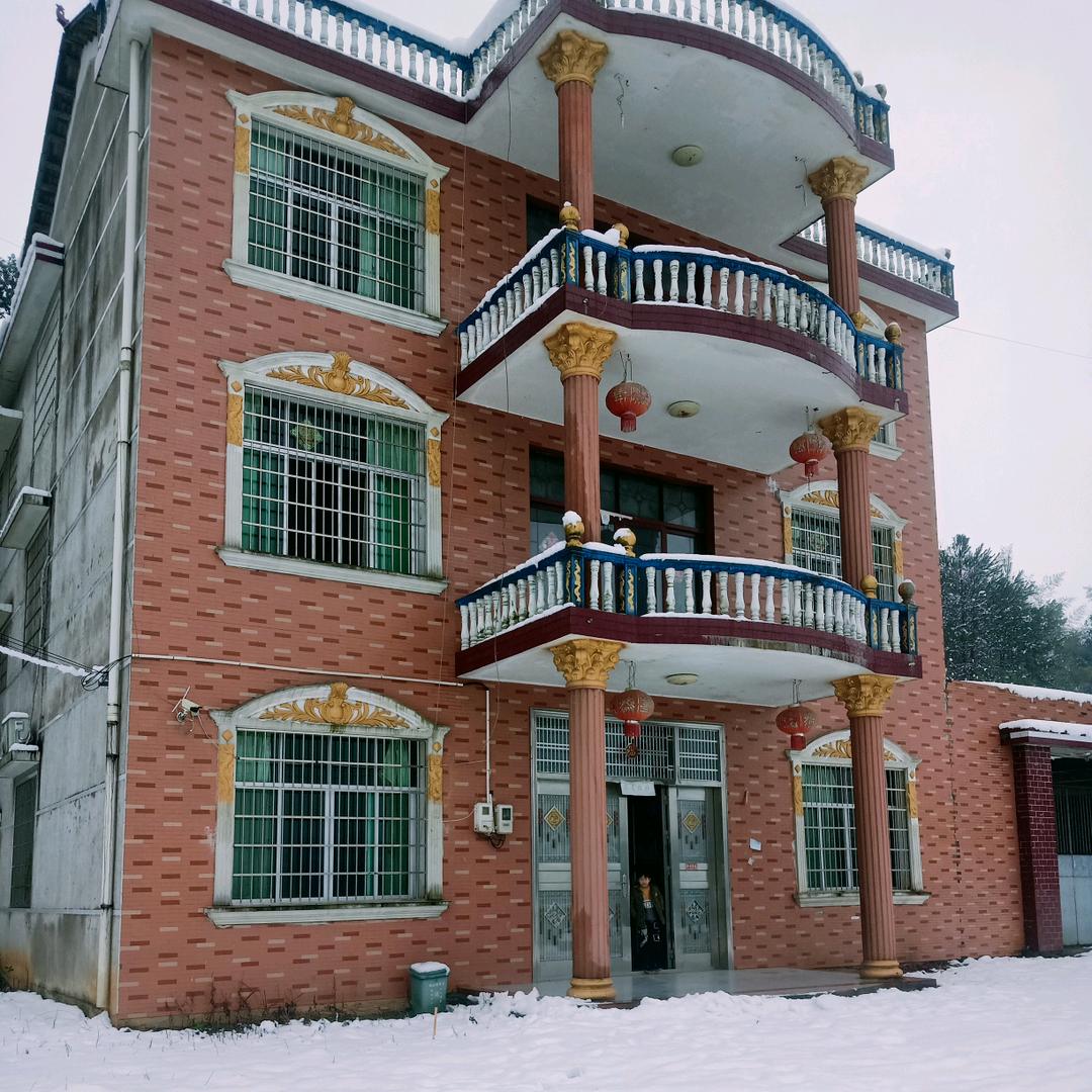 石龙村，刘新华