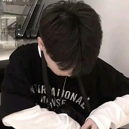 `     小航哥、