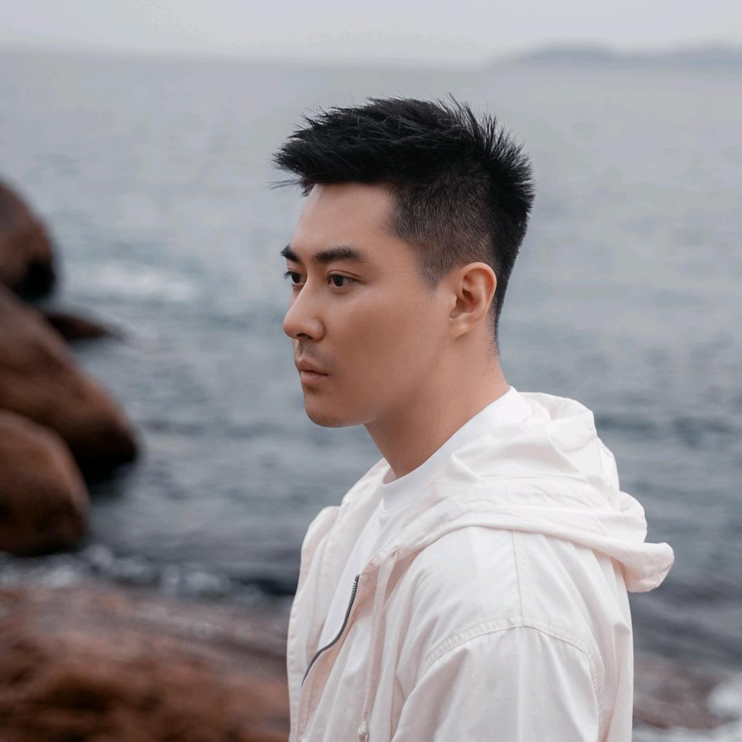爱拍照的尼克雷