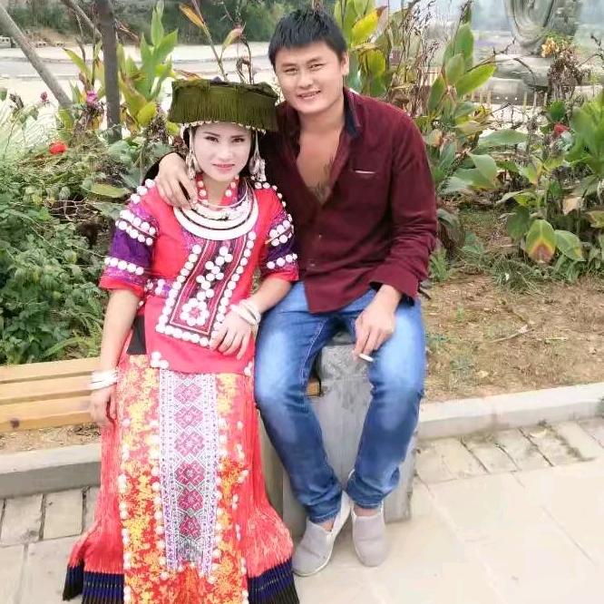 纳马大队挖机混泥土工程施工队