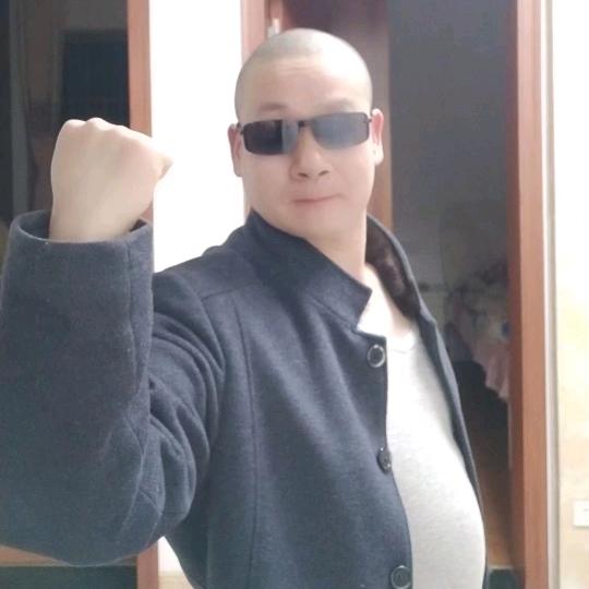 《 爽爽的贵阳光头程哥》