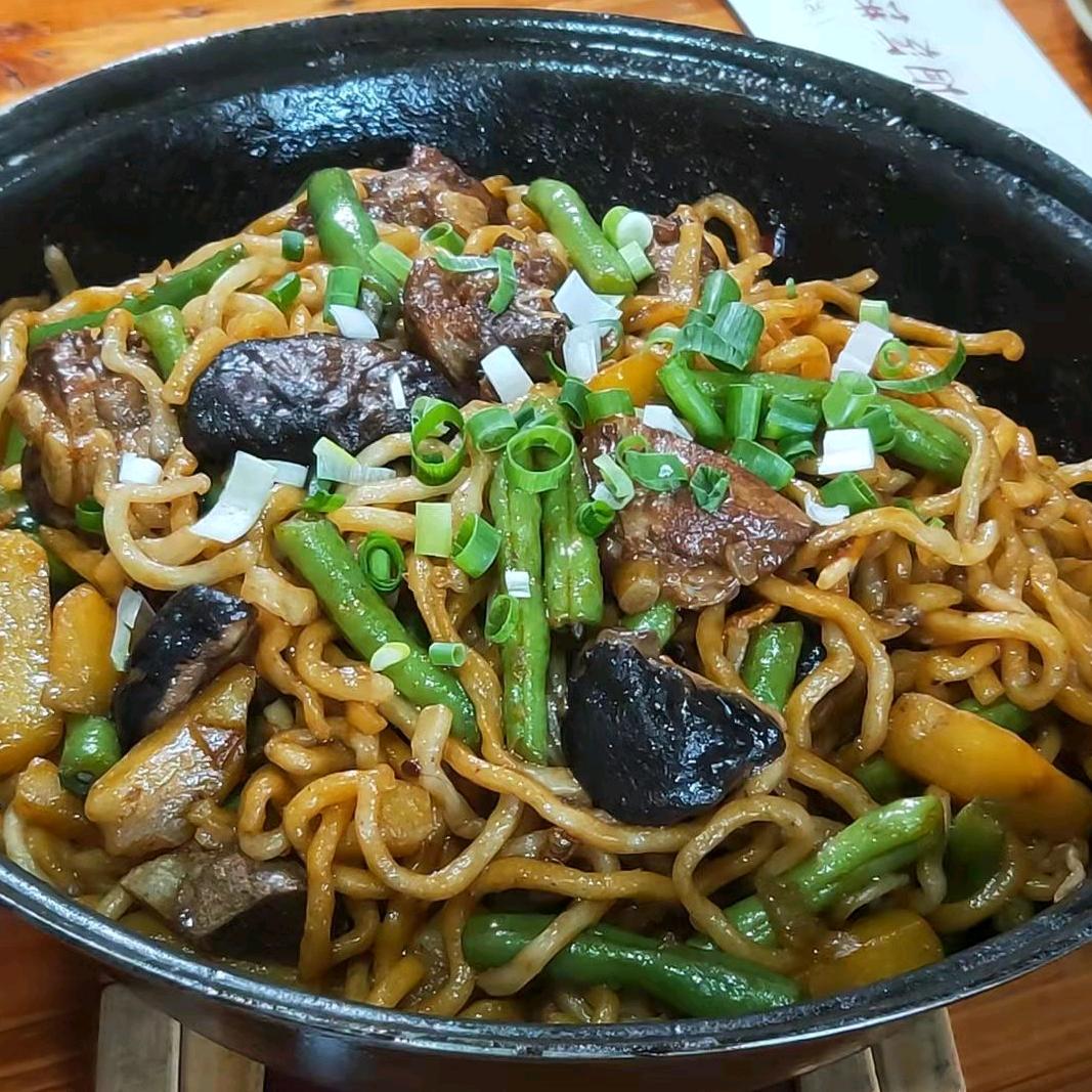 乌兰察布市集宁区山城烩菜焖面焖饼店