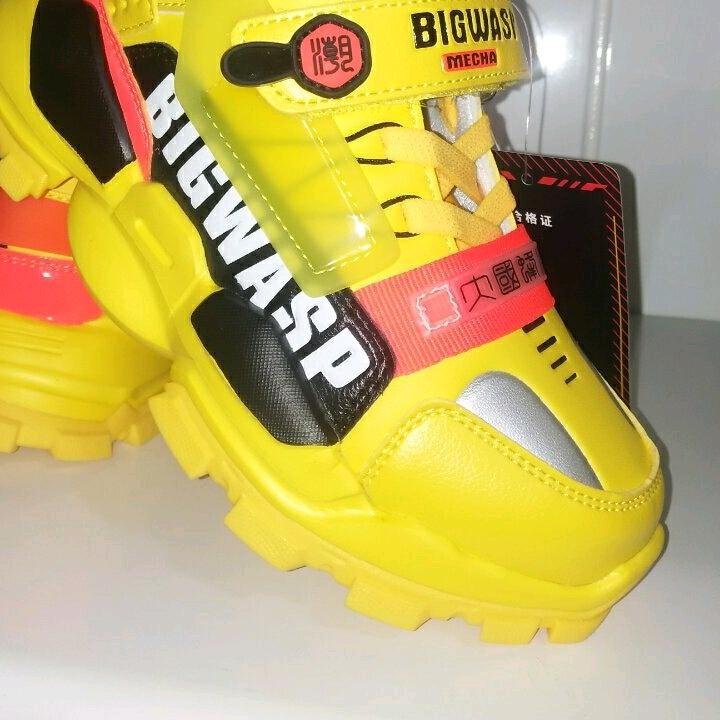 海原大黄蜂、新百伦