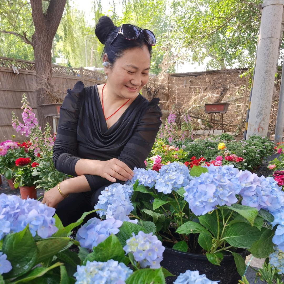 邓芳