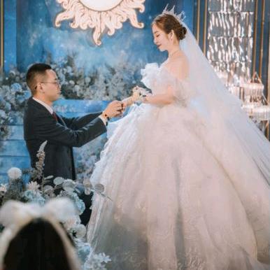 ╰★佪眸┅笑★╮芳