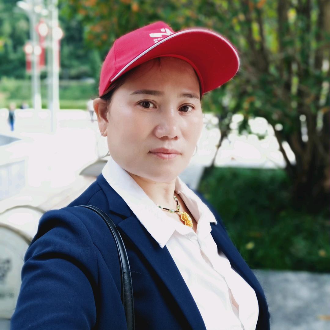 巴山大峡谷兰⼳妹花鼓钱棍演艺 程幺妹