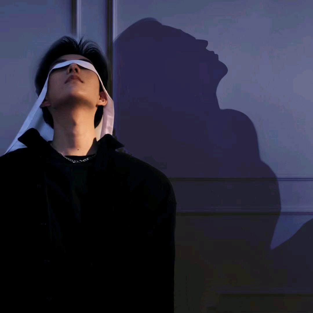 𝗘𝗹𝗹íő𝘁.